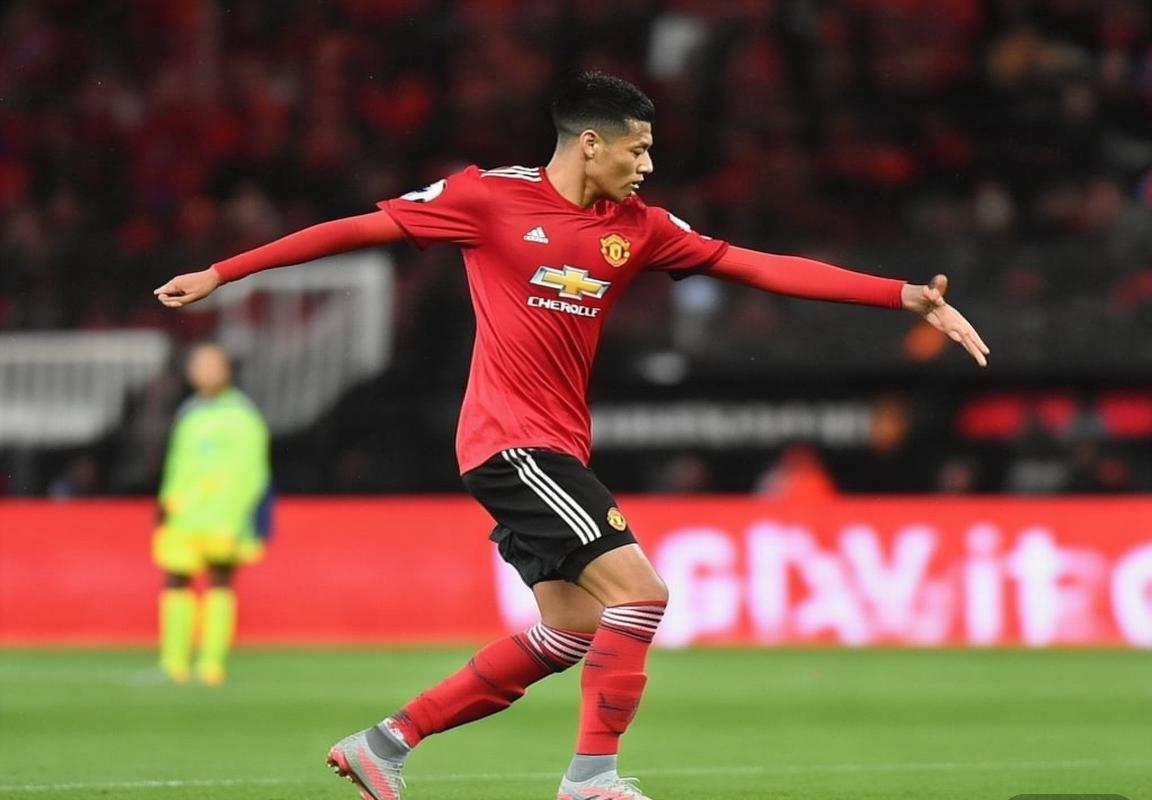 曼联多尔古社交媒体点赞事件引爆争议，阿莫林高位防守战术再遭质疑